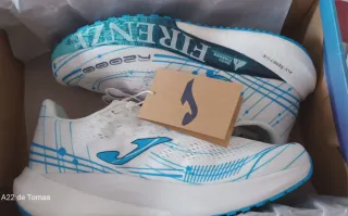 Zapatilla Joma R2000 Azul y Blanca