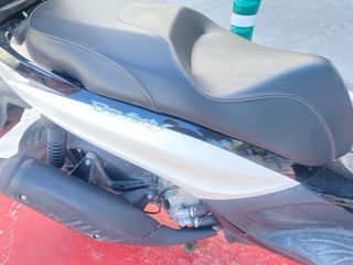 Piaggio Beverly 300 Scooter,