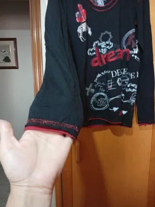 Jersey negro con estampado de cebra y flores