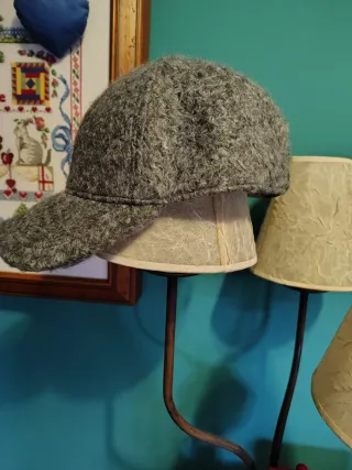 Berretto di lana grigio da uomo