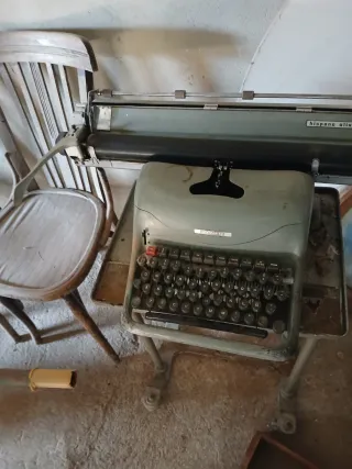 Máquina de escribir Hispano Olivetti