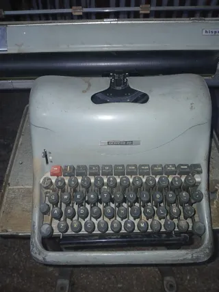 Máquina de escribir Hispano Olivetti