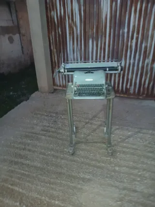 Máquina de escribir Hispano Olivetti