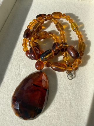Collar de ámbar y colgante