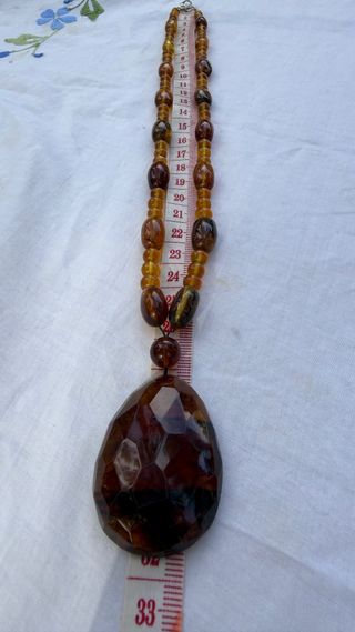 Collar de ámbar y colgante