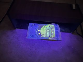 Lampada luce viola per banconote