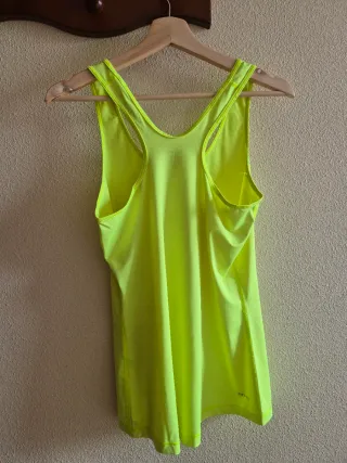 Camiseta Nike Pro Verde Neón