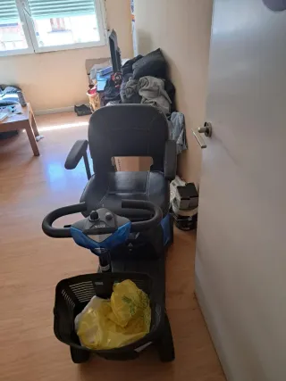 Sill de ruedas eléctrica en buen estado