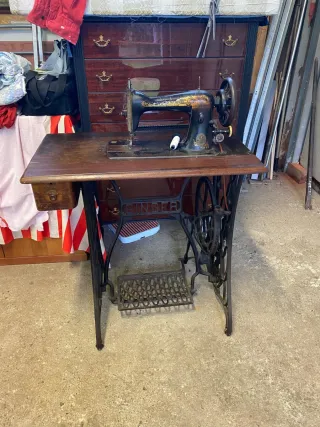 Macchina da cucire Singer antica del 1913