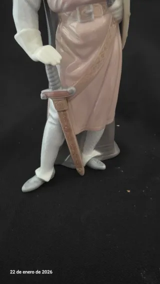Figura Lladro niño medieval porcelana