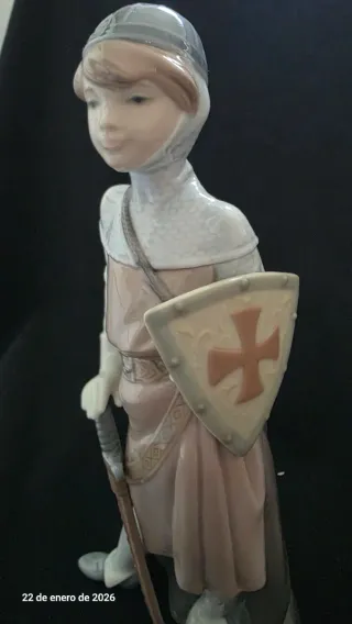 Figura Lladro niño medieval porcelana