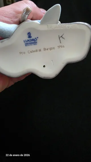 Figura Lladro niño medieval porcelana