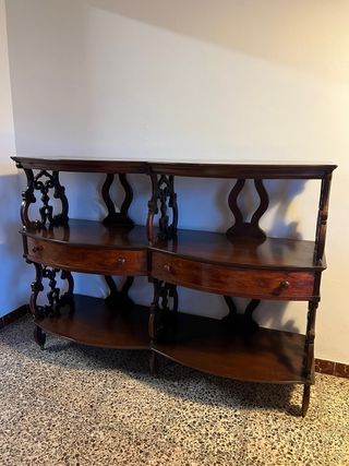 Mueble clásico de madera en perfecto estado