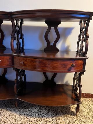 Mueble clásico de madera en perfecto estado