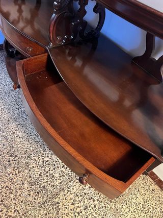 Mueble clásico de madera en perfecto estado