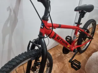 Bicicleta infantil B'TWIN roja