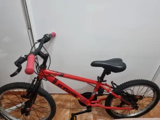 Bicicleta infantil B'TWIN roja