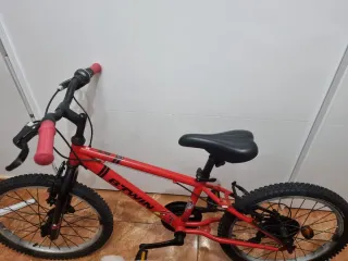 Bicicleta infantil B'TWIN roja