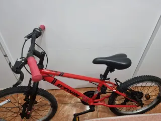 Bicicleta infantil B'TWIN roja