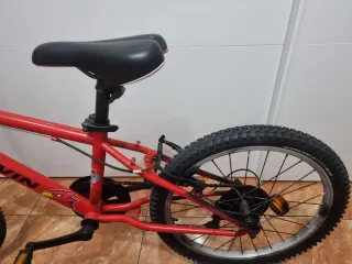 Bicicleta infantil B'TWIN roja