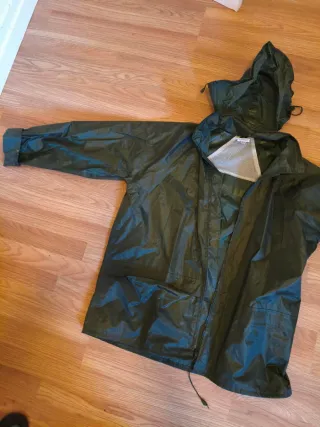 Chaqueta de agua verde talla L