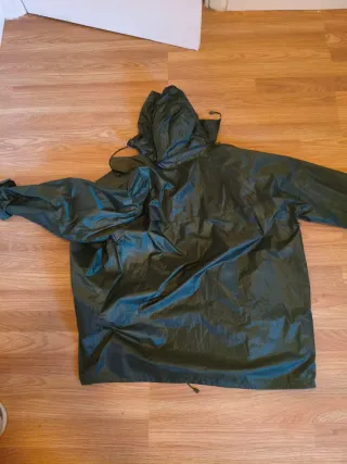 Chaqueta de agua verde talla L