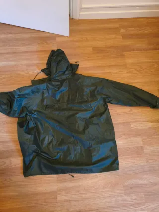 Chaqueta de agua verde talla L