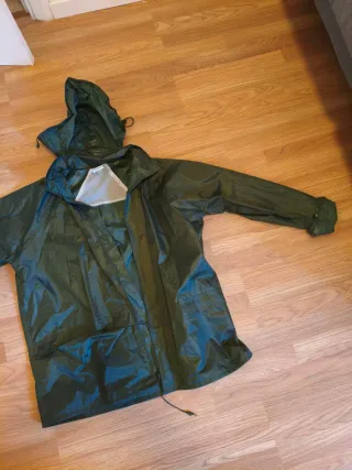 Chaqueta de agua verde talla L