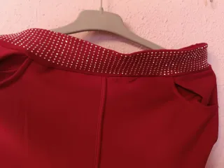 Pantalón pitillo mallas mujer color granate