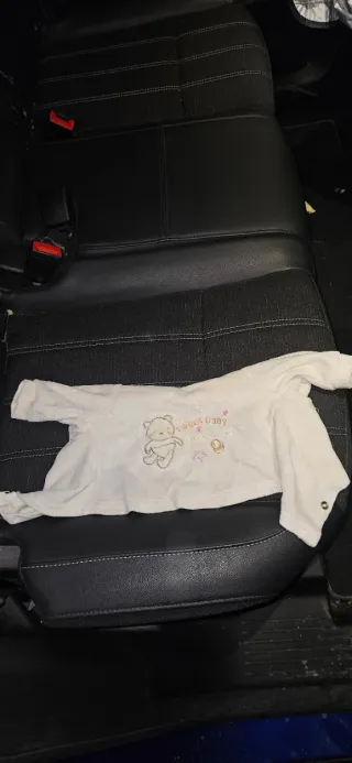 Ropa de bebé para muñeco