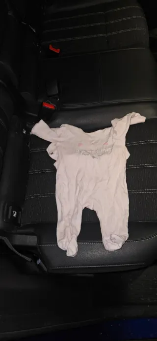 Ropa de bebé para muñeco