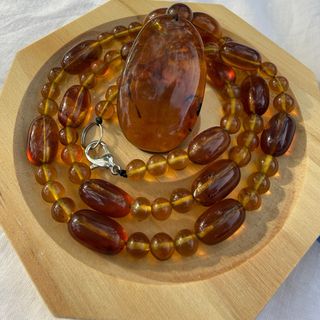 Collar de ámbar con colgante