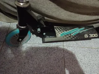 Patinete infantil azul y negro