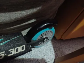 Patinete infantil azul y negro