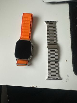 Apple Watch Ultra Series 1 con cinturino arancione