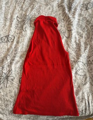 Camiseta roja con cremallera