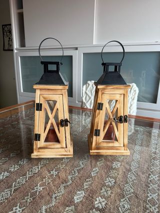 Lámparas de madera con detalles metálicos