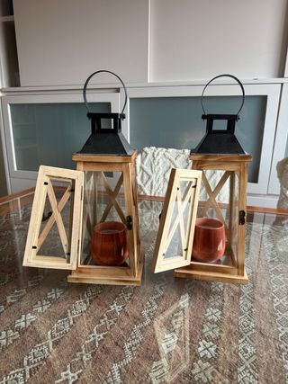 Lámparas de madera con detalles metálicos