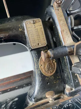 Macchina da cucire antica da viaggio