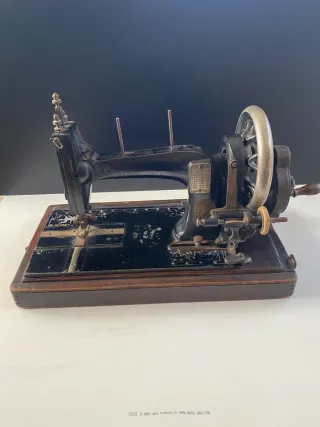 Macchina da cucire antica da viaggio