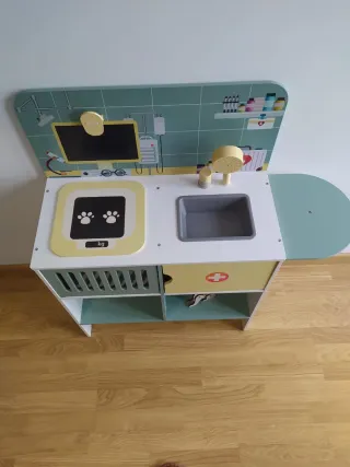 Clínica Veterinaria de Madera para Jugar