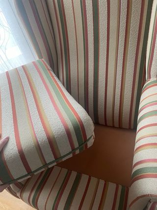 Pareja de butacas de tela a rayas