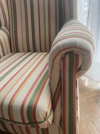 Pareja de butacas de tela a rayas