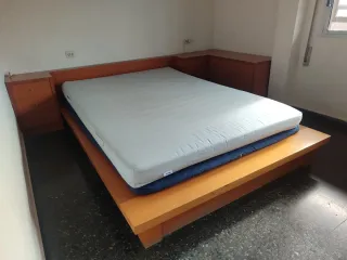 Conjunto cama con mesitas y cabecero