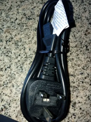 Cable alimentación PC y varios