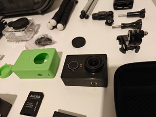 Xiaomi Yi Action camera 2k + Micro SD 128gb e acc.
