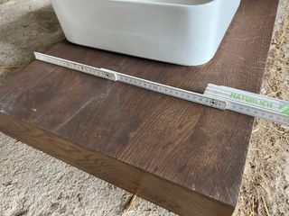 Lavabo sobre encimera de madera y cerámica