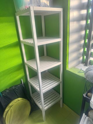 Estantería blanca de madera ideal baño