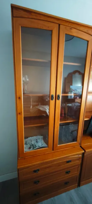 Mueble madera roble rústico con vitrina