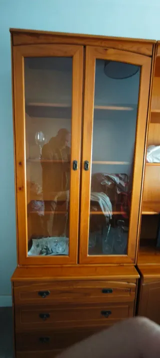 Mueble madera roble rústico con vitrina